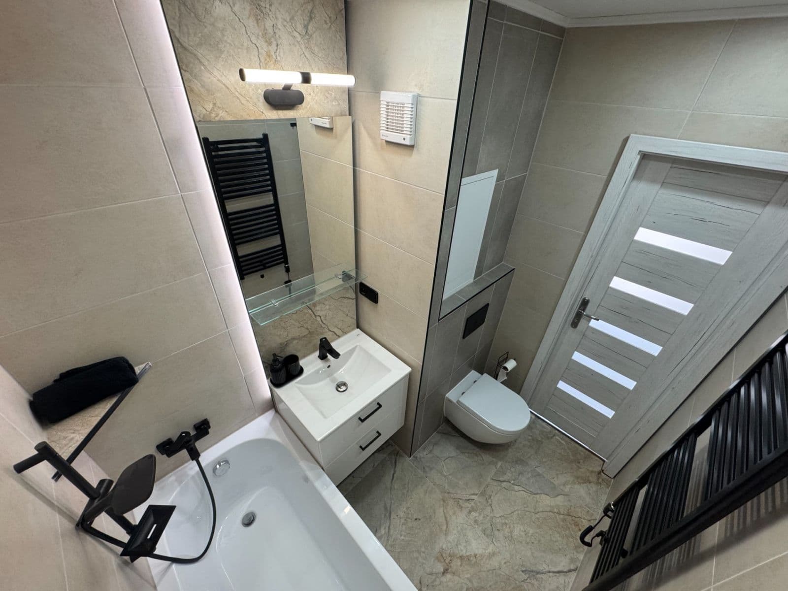 Predaj bytu 3-izbový 65 m², Dlouhá, Horní Slavkov, Karlovarský kraj Predaj bytu 3-izbový 65 m², Dlouhá, Horní Slavkov, Karlovarský kraj