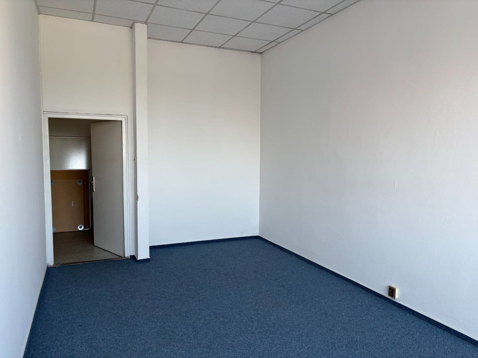 Prenájom kancelárie 20 m², Štúrova, Praha, Praha Prenájom kancelárie 20 m², Štúrova, Praha, Praha