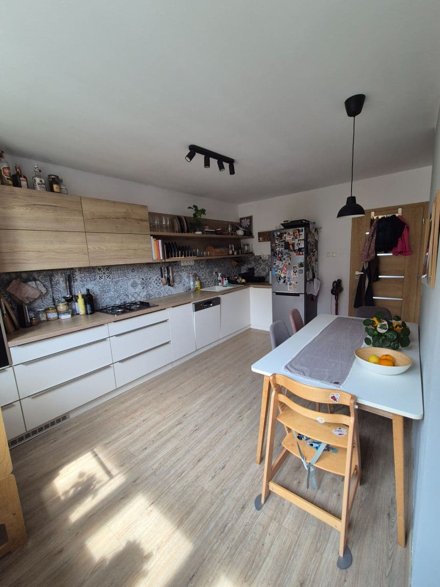 Prenájom bytu 3-izbový 80 m², Kostelec nad Labem, Středočeský kraj Prenájom bytu 3-izbový 80 m², Kostelec nad Labem, Středočeský kraj