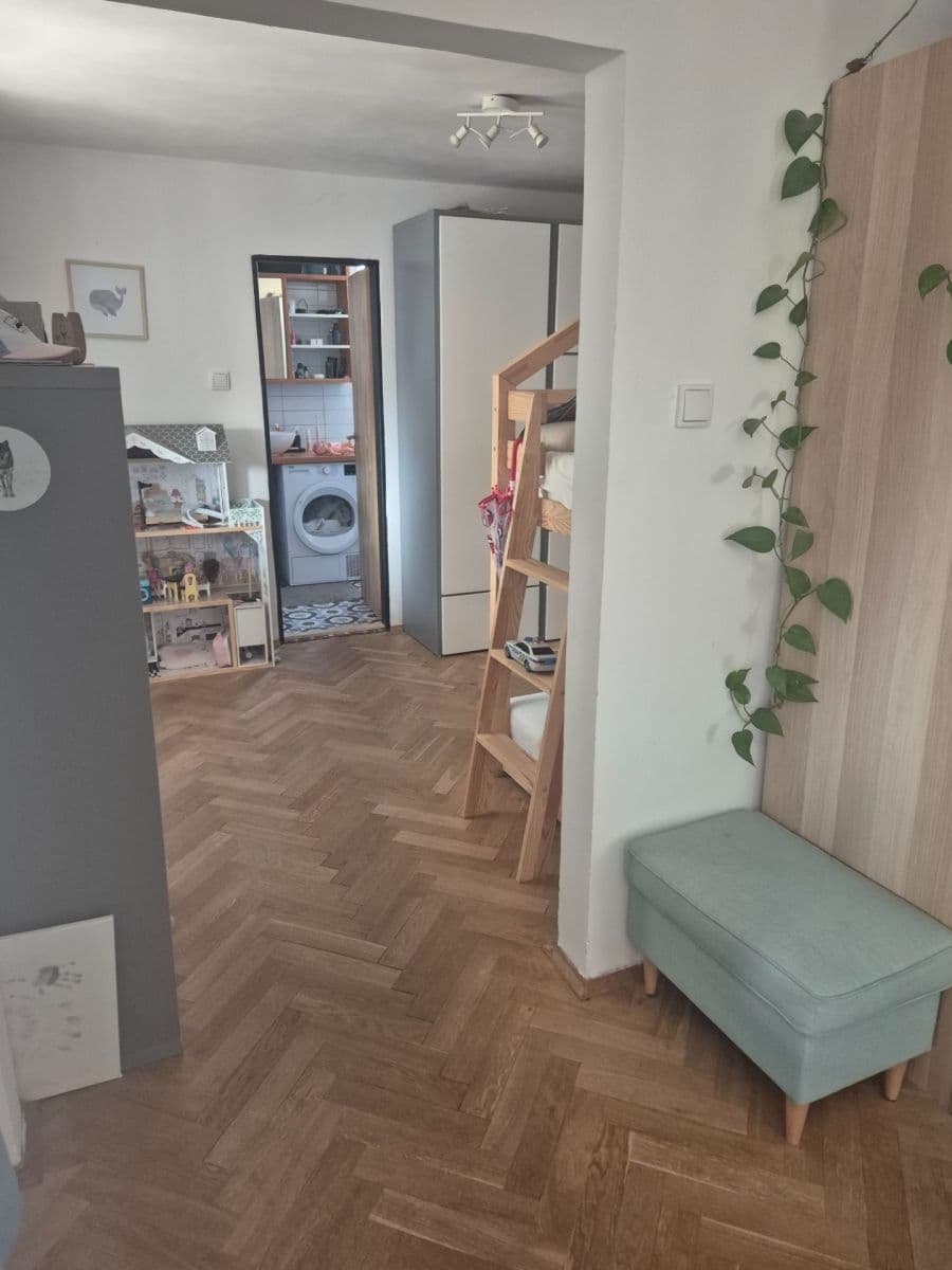 Prenájom bytu 3-izbový 80 m², Kostelec nad Labem, Středočeský kraj Prenájom bytu 3-izbový 80 m², Kostelec nad Labem, Středočeský kraj