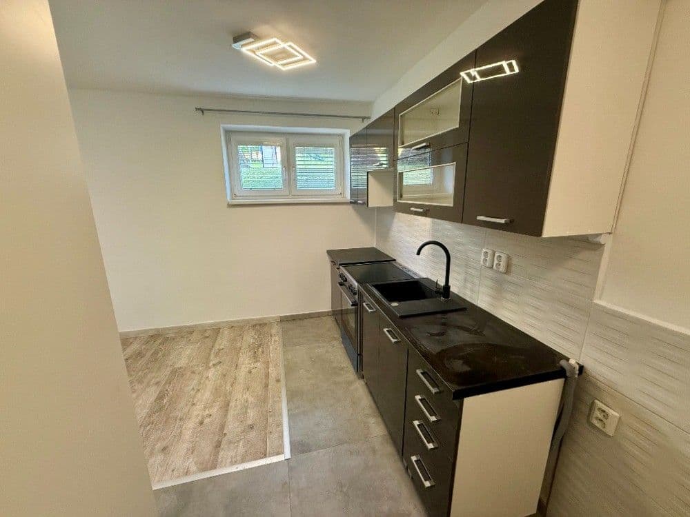 Prenájom bytu 1-izbový 26 m², Herbenova, Ústí nad Labem, Ústecký kraj Prenájom bytu 1-izbový 26 m², Herbenova, Ústí nad Labem, Ústecký kraj