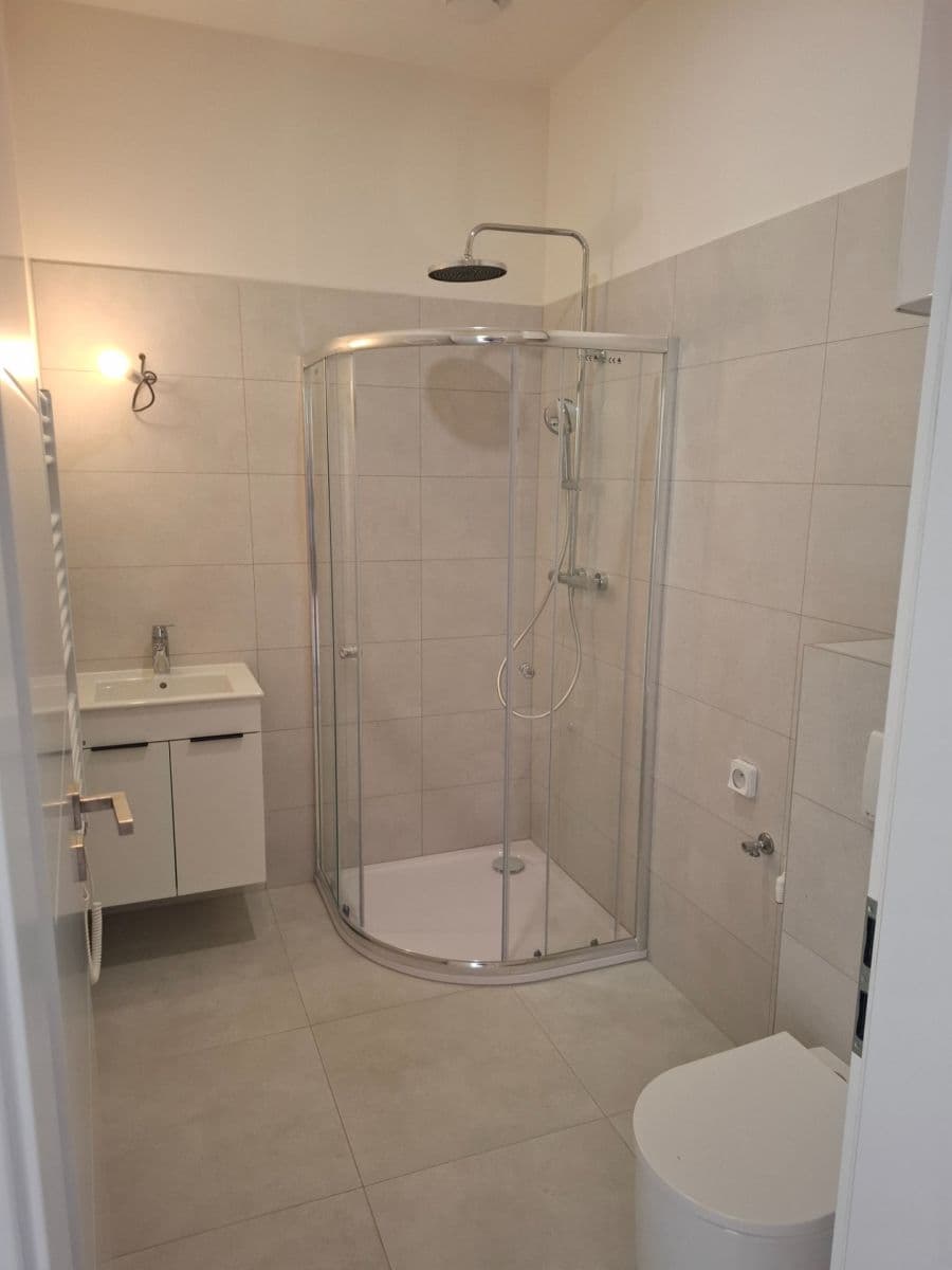 Prenájom bytu 1-izbový 19 m², Kolmá, Praha, Praha Prenájom bytu 1-izbový 19 m², Kolmá, Praha, Praha