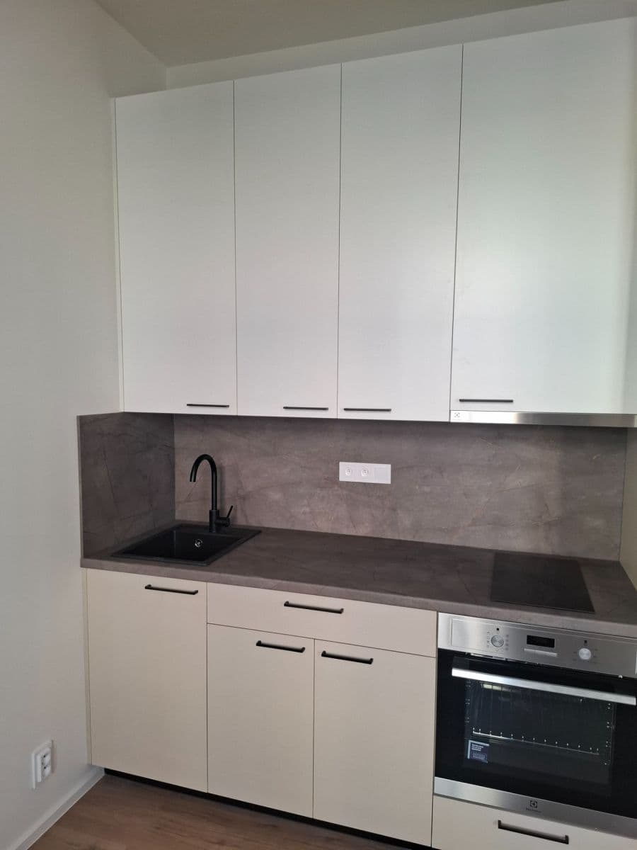 Prenájom bytu 1-izbový 19 m², Kolmá, Praha, Praha Prenájom bytu 1-izbový 19 m², Kolmá, Praha, Praha