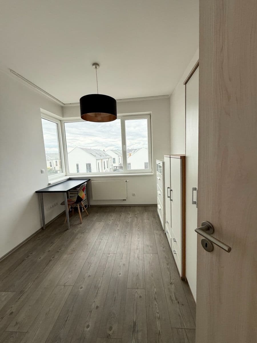 Prenájom bytu 3-izbový 68 m², Emy Destinové, Jinočany, Středočeský kraj Prenájom bytu 3-izbový 68 m², Emy Destinové, Jinočany, Středočeský kraj