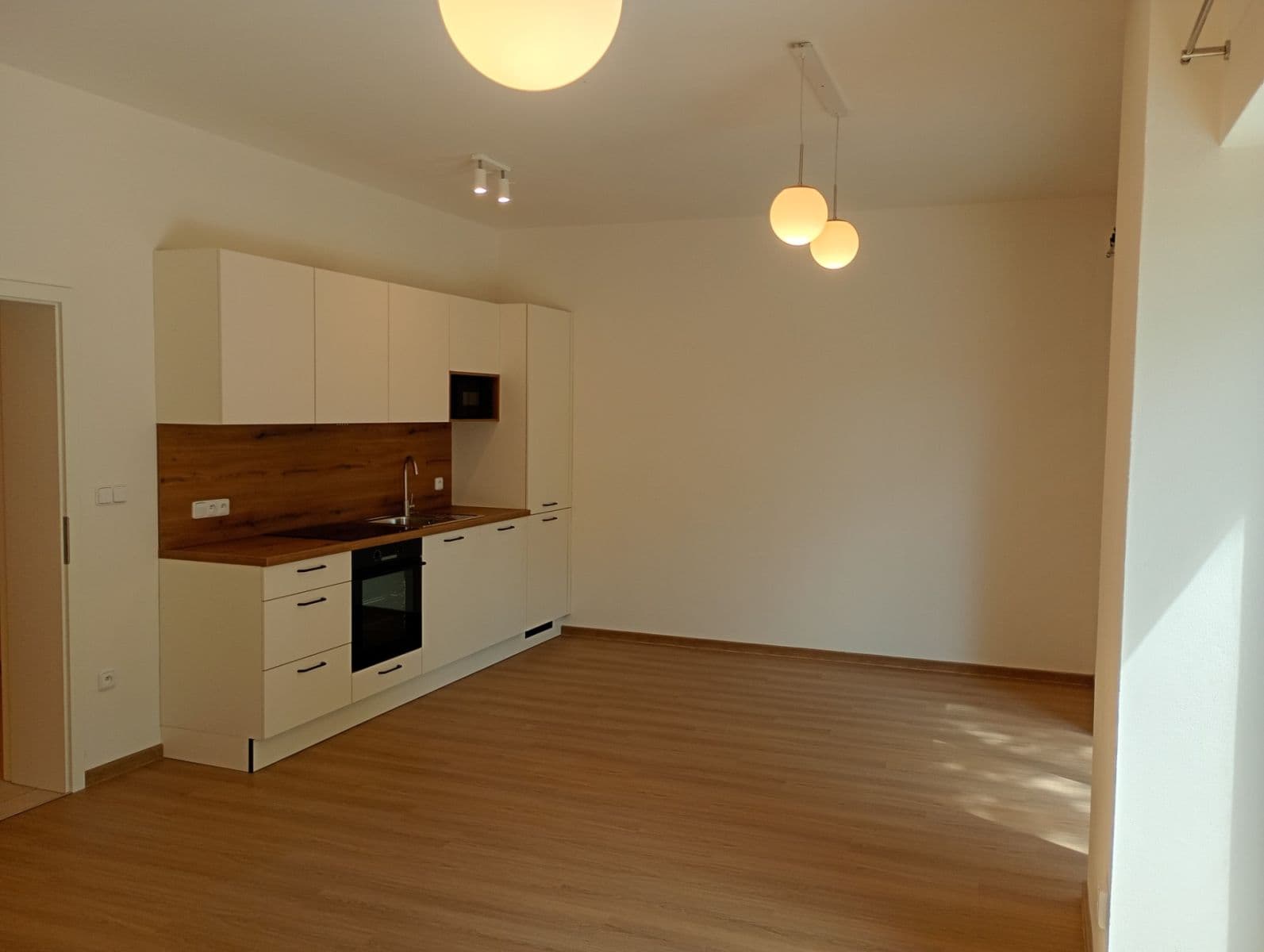 Prenájom bytu 3-izbový 66 m², Libušino údolí, Brno, Jihomoravský kraj Prenájom bytu 3-izbový 66 m², Libušino údolí, Brno, Jihomoravský kraj