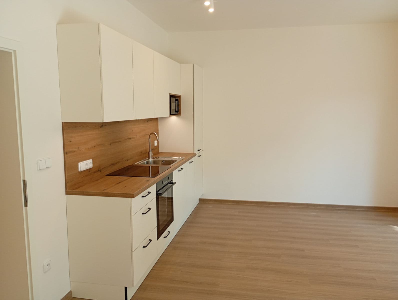 Prenájom bytu 3-izbový 66 m², Libušino údolí, Brno, Jihomoravský kraj Prenájom bytu 3-izbový 66 m², Libušino údolí, Brno, Jihomoravský kraj
