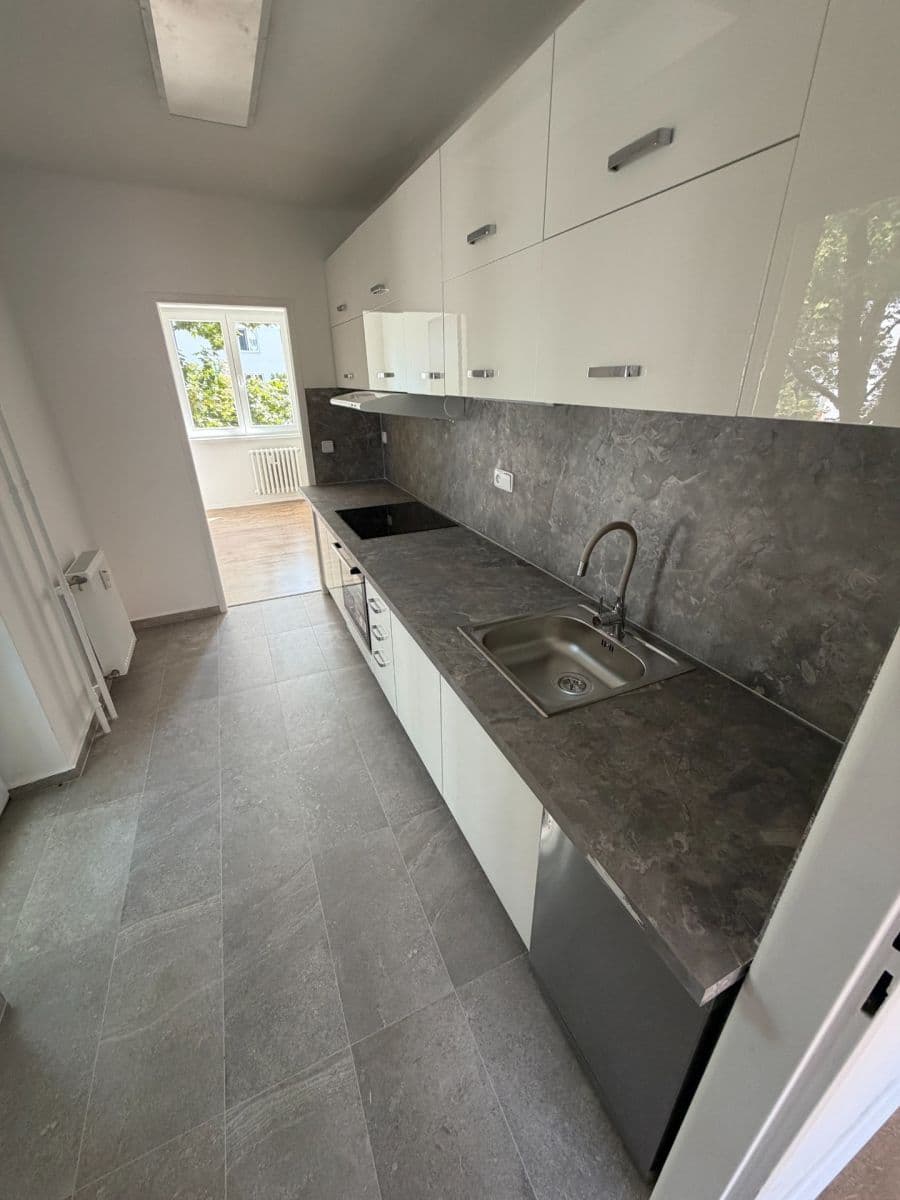 Prenájom bytu 3-izbový 55 m², Velká Hradební, Ústí nad Labem, Ústecký kraj Prenájom bytu 3-izbový 55 m², Velká Hradební, Ústí nad Labem, Ústecký kraj