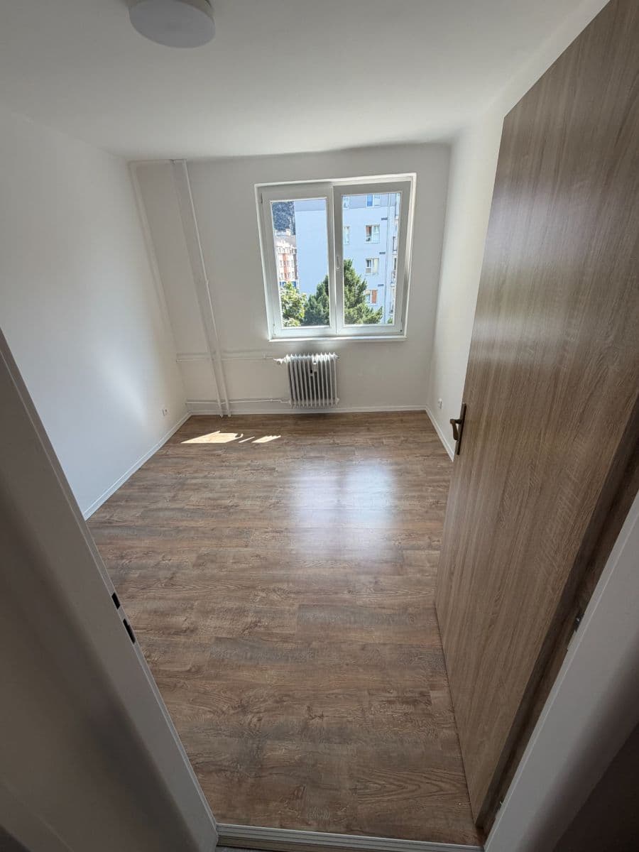 Prenájom bytu 3-izbový 55 m², Velká Hradební, Ústí nad Labem, Ústecký kraj Prenájom bytu 3-izbový 55 m², Velká Hradební, Ústí nad Labem, Ústecký kraj