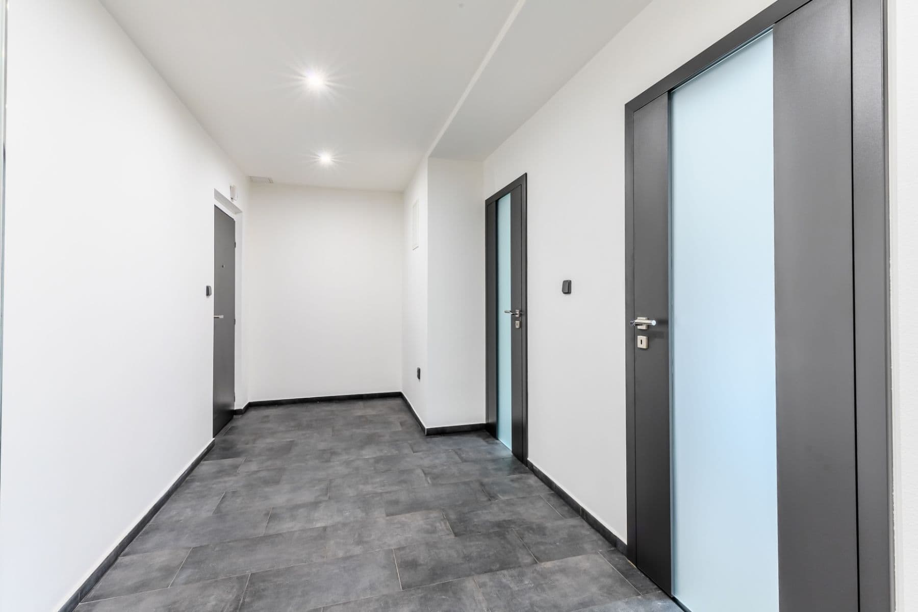 Prenájom bytu 2-izbový 67 m², gen. Píky, Kladno, Středočeský kraj Prenájom bytu 2-izbový 67 m², gen. Píky, Kladno, Středočeský kraj