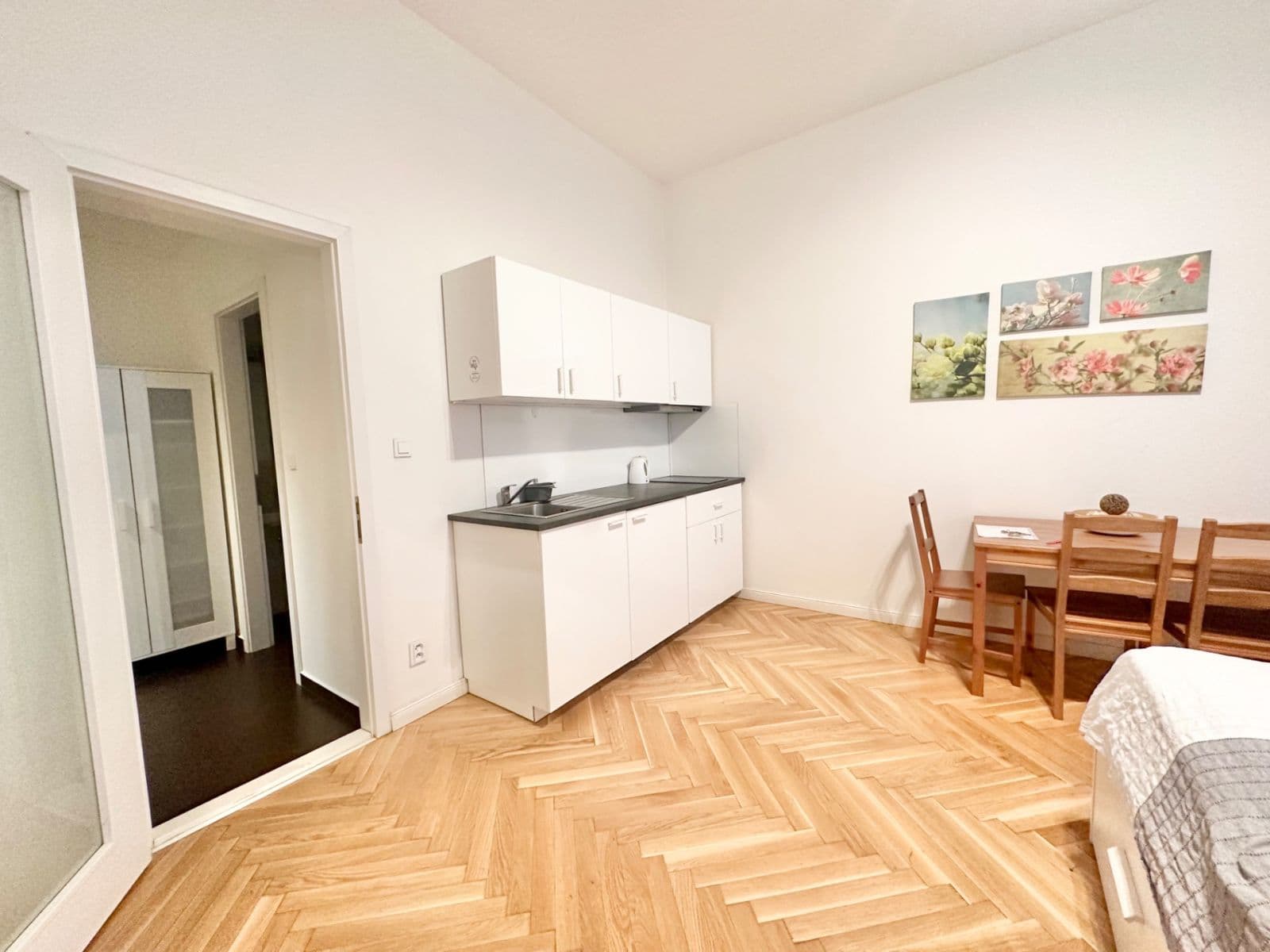 Prenájom bytu 1-izbový 37 m², Šimáčkova, Praha, Praha Prenájom bytu 1-izbový 37 m², Šimáčkova, Praha, Praha