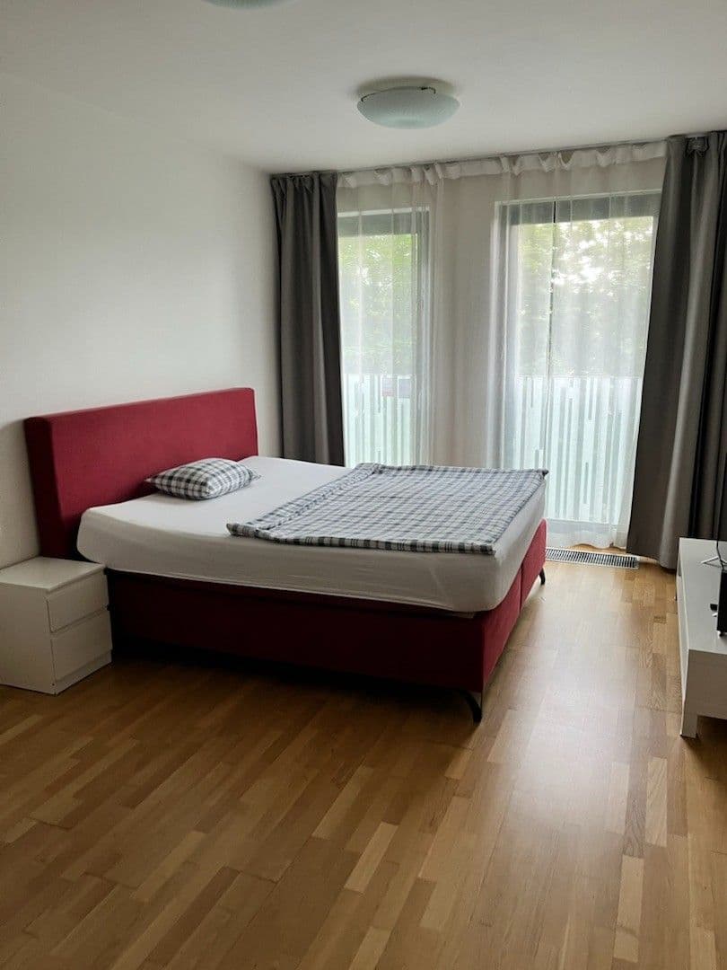 Prenájom bytu 1-izbový 36 m², Olšanská, Praha, Praha Prenájom bytu 1-izbový 36 m², Olšanská, Praha, Praha