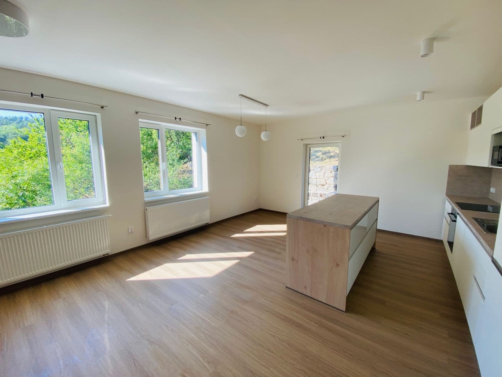 Prenájom bytu 3-izbový 72 m², Libušino údolí, Brno, Jihomoravský kraj Prenájom bytu 3-izbový 72 m², Libušino údolí, Brno, Jihomoravský kraj