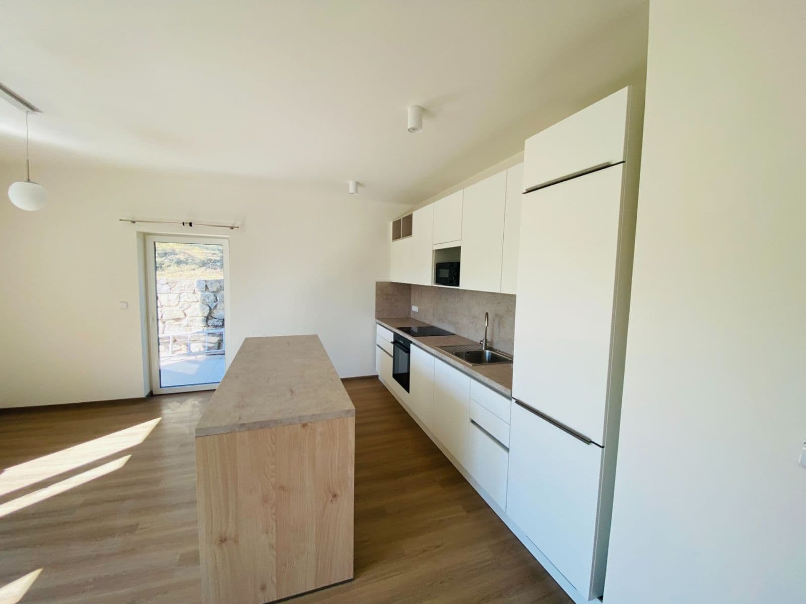 Prenájom bytu 3-izbový 72 m², Libušino údolí, Brno, Jihomoravský kraj Prenájom bytu 3-izbový 72 m², Libušino údolí, Brno, Jihomoravský kraj