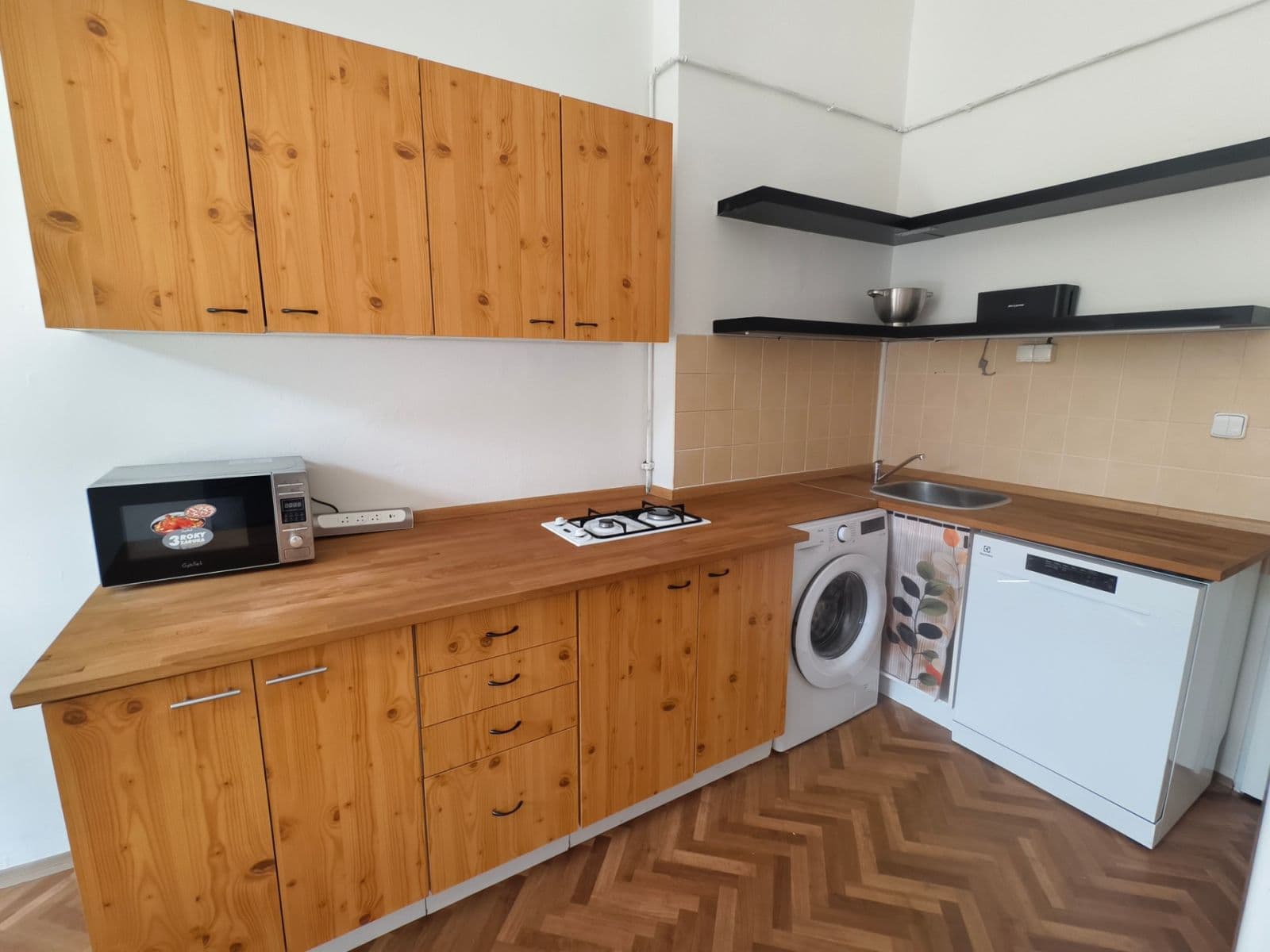 Prenájom bytu 1-izbový 37 m², Jaromírova, Praha, Praha Prenájom bytu 1-izbový 37 m², Jaromírova, Praha, Praha