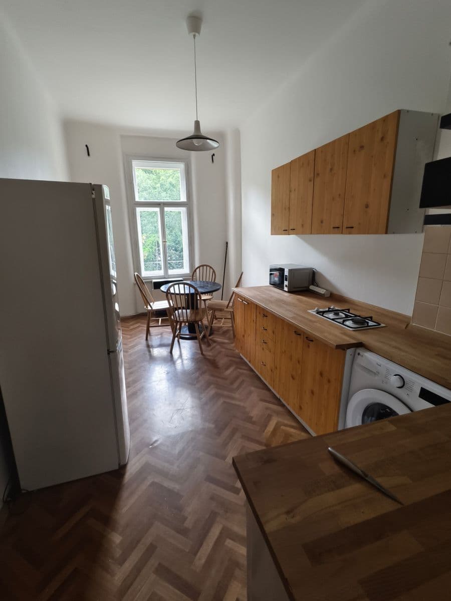 Prenájom bytu 1-izbový 37 m², Jaromírova, Praha, Praha Prenájom bytu 1-izbový 37 m², Jaromírova, Praha, Praha