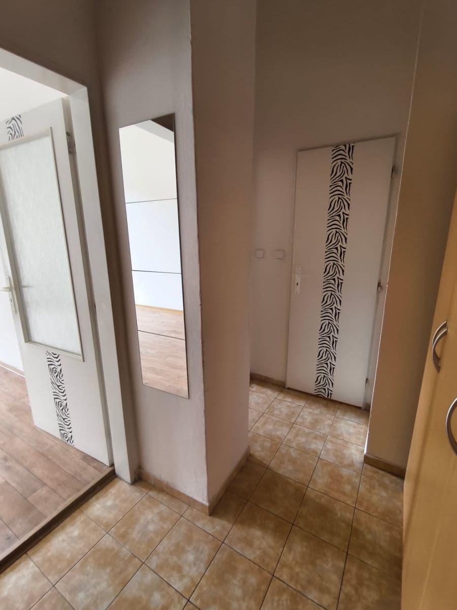 Prenájom bytu 1-izbový 37 m², Jaromírova, Praha, Praha Prenájom bytu 1-izbový 37 m², Jaromírova, Praha, Praha