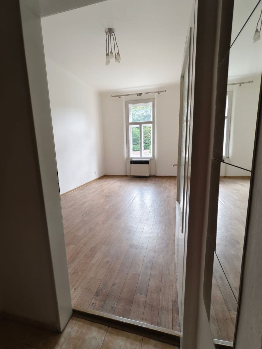 Prenájom bytu 1-izbový 37 m², Jaromírova, Praha, Praha Prenájom bytu 1-izbový 37 m², Jaromírova, Praha, Praha