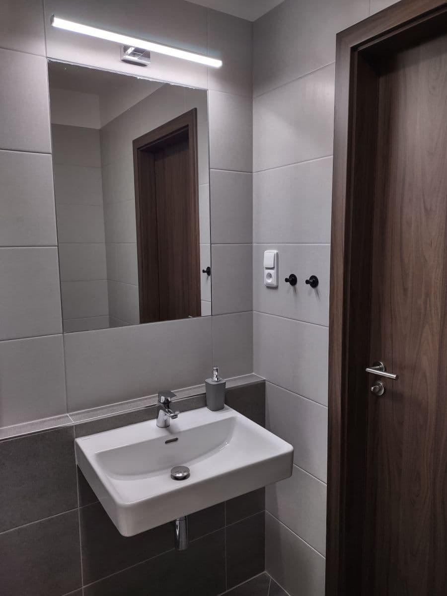 Prenájom bytu 1-izbový 25 m², Nádražní, Kralupy nad Vltavou, Středočeský kraj Prenájom bytu 1-izbový 25 m², Nádražní, Kralupy nad Vltavou, Středočeský kraj