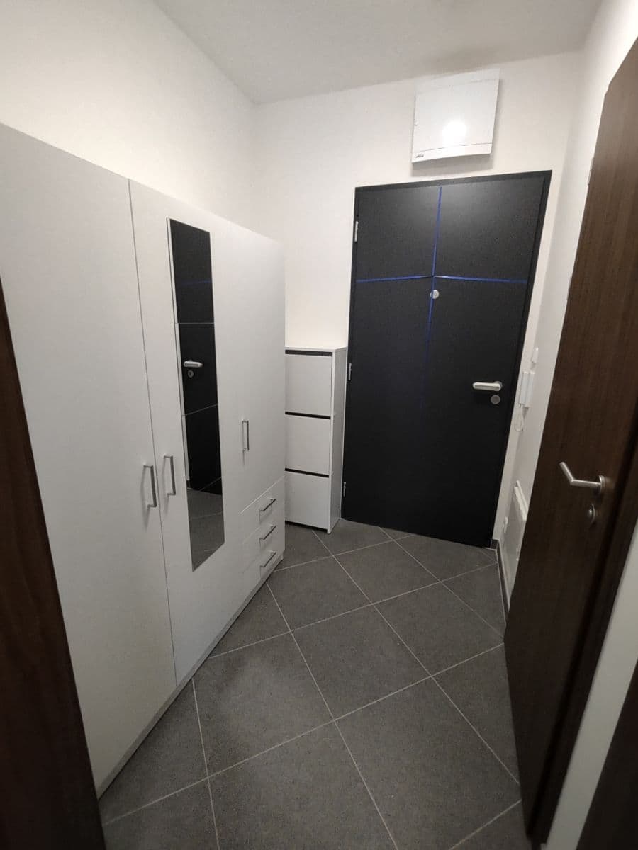 Prenájom bytu 1-izbový 25 m², Nádražní, Kralupy nad Vltavou, Středočeský kraj Prenájom bytu 1-izbový 25 m², Nádražní, Kralupy nad Vltavou, Středočeský kraj