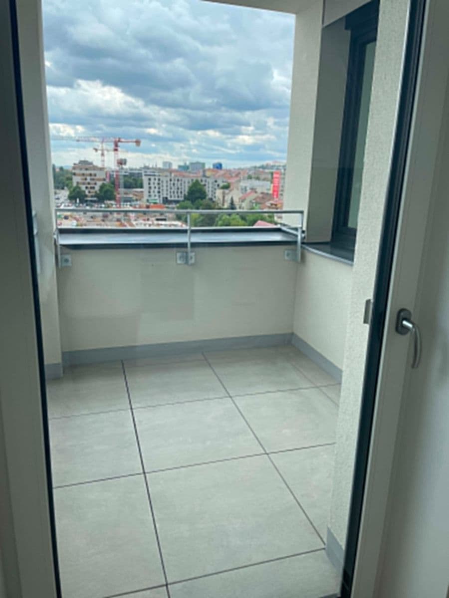 Prenájom bytu 3-izbový 70 m², Střední, Brno, Jihomoravský kraj Prenájom bytu 3-izbový 70 m², Střední, Brno, Jihomoravský kraj