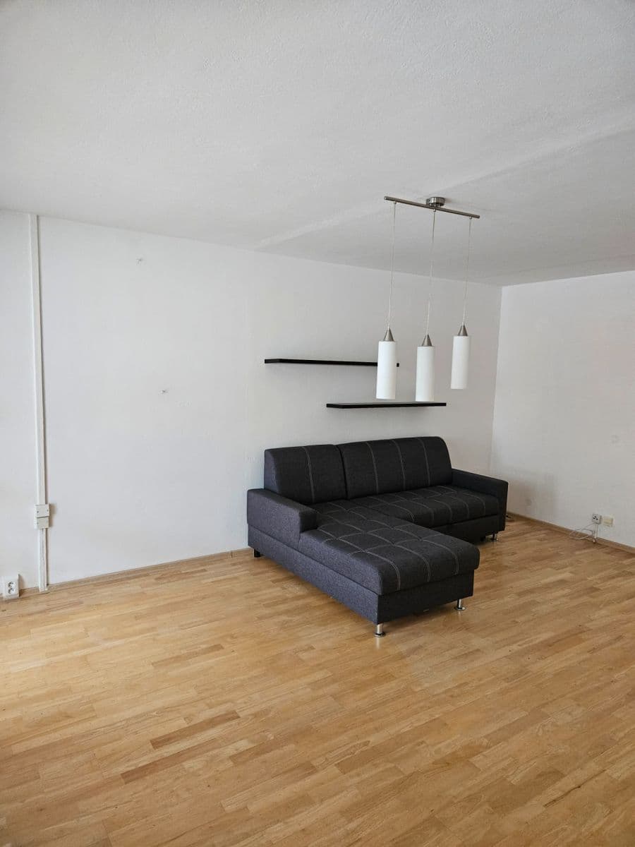 Prenájom bytu 3-izbový 67 m², Tovární, Beroun, Středočeský kraj Prenájom bytu 3-izbový 67 m², Tovární, Beroun, Středočeský kraj