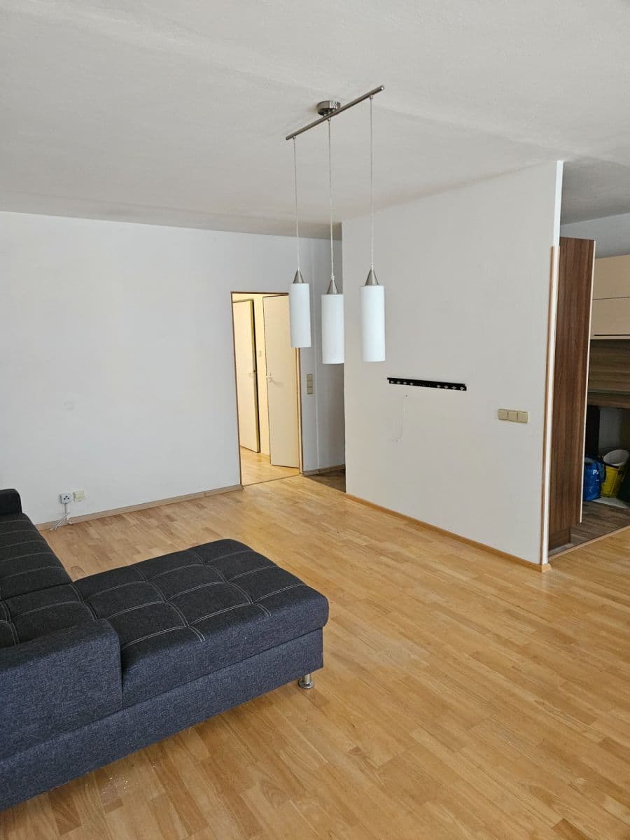 Prenájom bytu 3-izbový 67 m², Tovární, Beroun, Středočeský kraj Prenájom bytu 3-izbový 67 m², Tovární, Beroun, Středočeský kraj