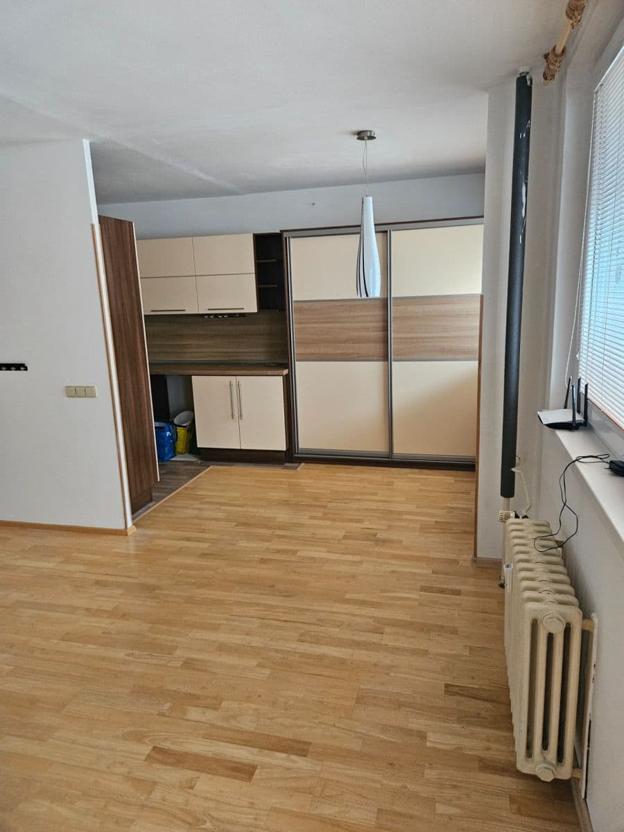 Prenájom bytu 3-izbový 67 m², Tovární, Beroun, Středočeský kraj Prenájom bytu 3-izbový 67 m², Tovární, Beroun, Středočeský kraj