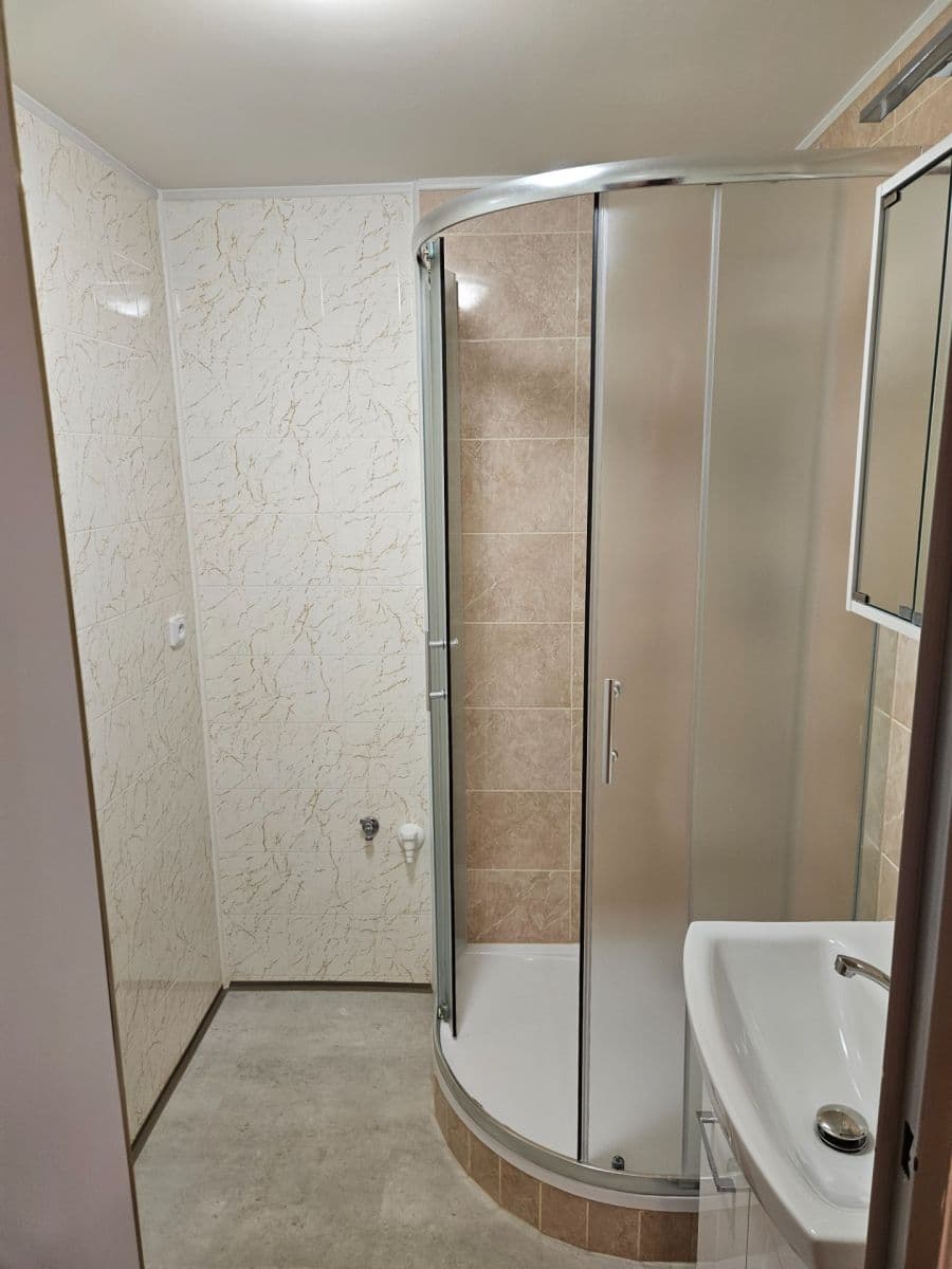 Prenájom bytu 3-izbový 67 m², Tovární, Beroun, Středočeský kraj Prenájom bytu 3-izbový 67 m², Tovární, Beroun, Středočeský kraj