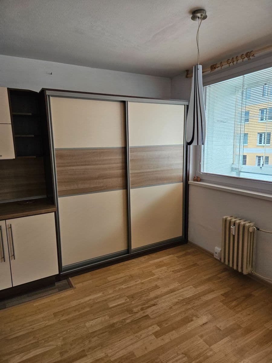 Prenájom bytu 3-izbový 67 m², Tovární, Beroun, Středočeský kraj Prenájom bytu 3-izbový 67 m², Tovární, Beroun, Středočeský kraj