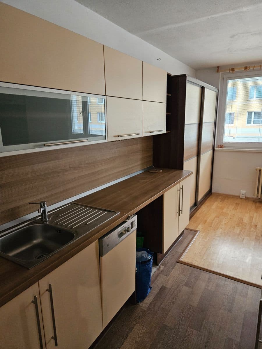 Prenájom bytu 3-izbový 67 m², Tovární, Beroun, Středočeský kraj Prenájom bytu 3-izbový 67 m², Tovární, Beroun, Středočeský kraj