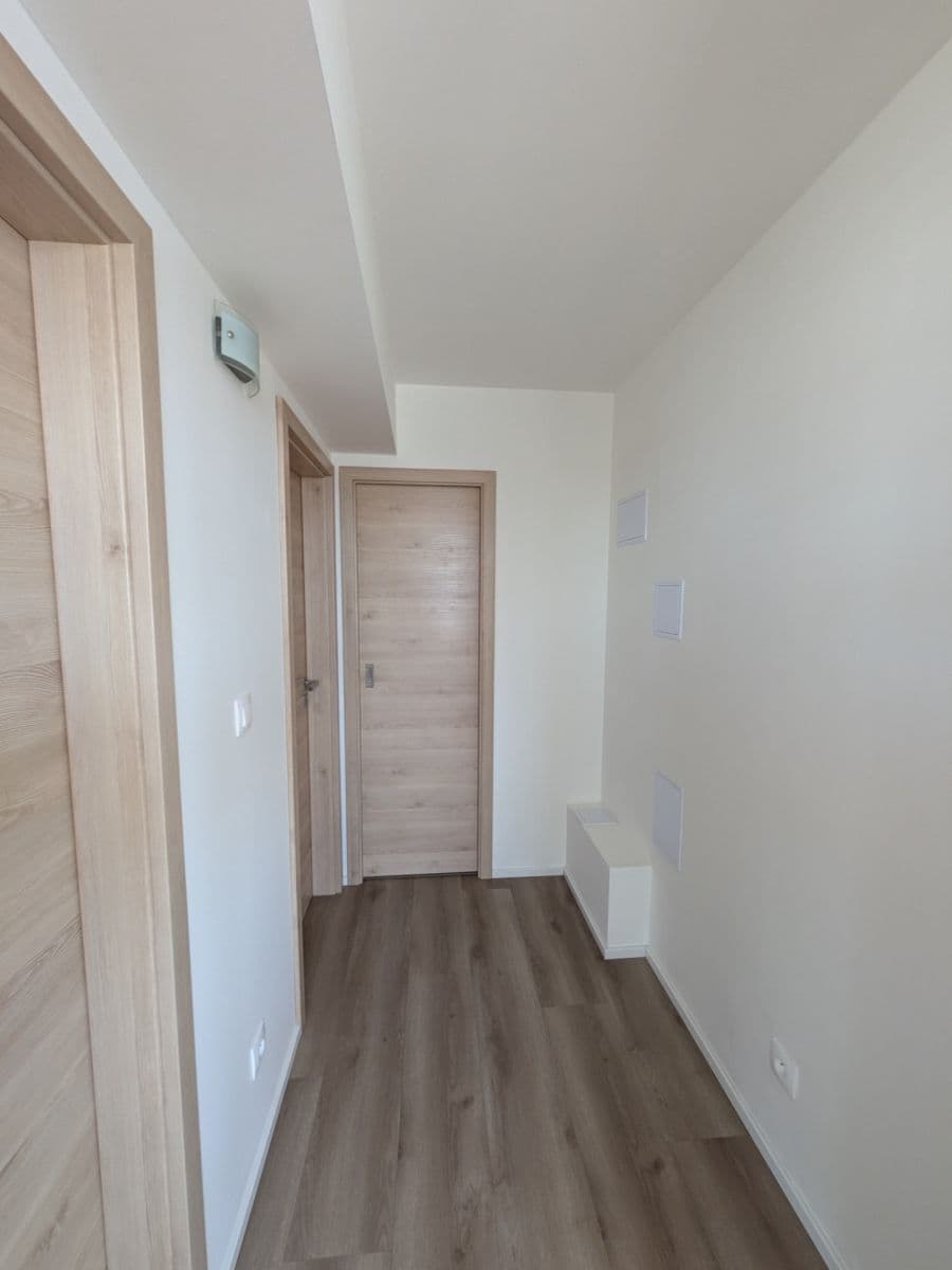 Prenájom bytu 3-izbový 73 m², Evropská, Praha, Praha Prenájom bytu 3-izbový 73 m², Evropská, Praha, Praha
