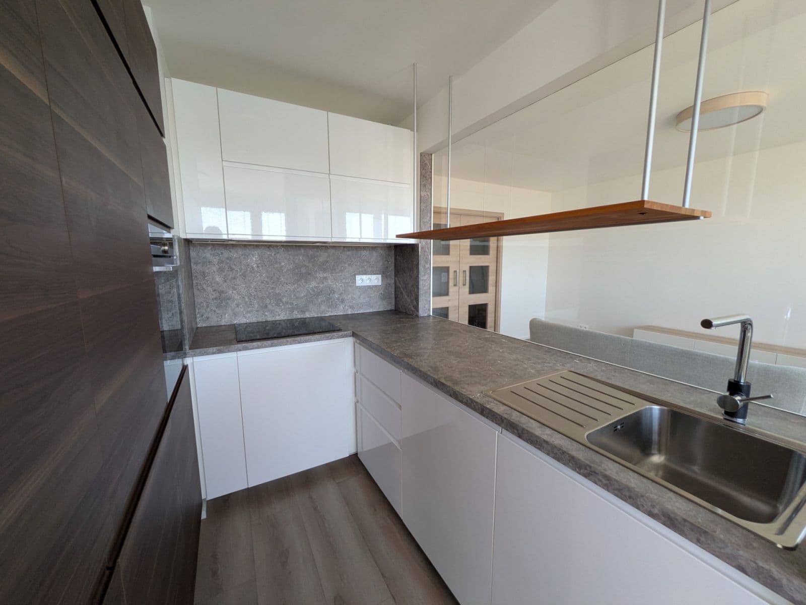 Prenájom bytu 3-izbový 73 m², Evropská, Praha, Praha Prenájom bytu 3-izbový 73 m², Evropská, Praha, Praha