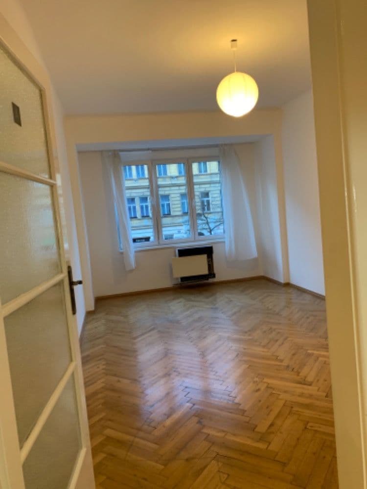 Prenájom bytu 2-izbový 54 m², 28. pluku, Praha, Praha Prenájom bytu 2-izbový 54 m², 28. pluku, Praha, Praha
