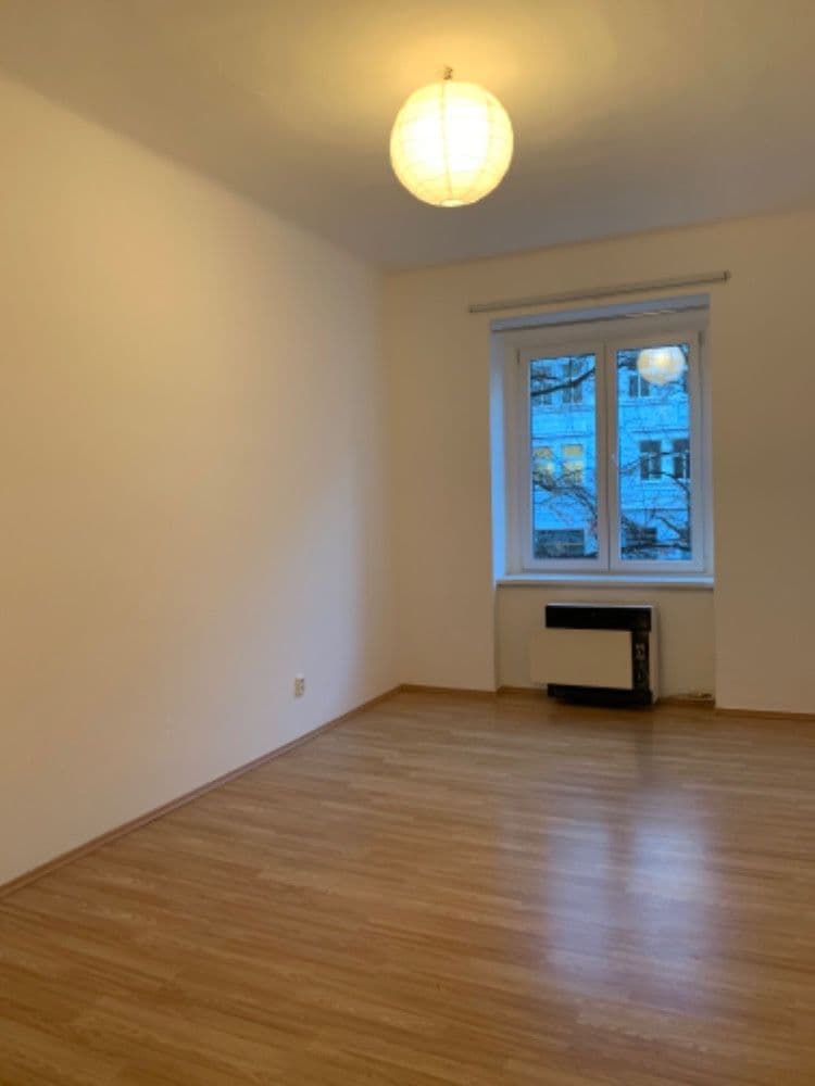 Prenájom bytu 2-izbový 54 m², 28. pluku, Praha, Praha Prenájom bytu 2-izbový 54 m², 28. pluku, Praha, Praha