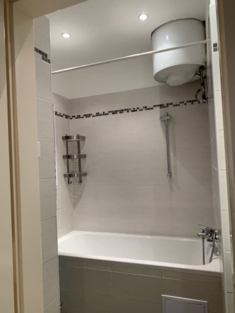 Prenájom bytu 2-izbový 54 m², 28. pluku, Praha, Praha Prenájom bytu 2-izbový 54 m², 28. pluku, Praha, Praha