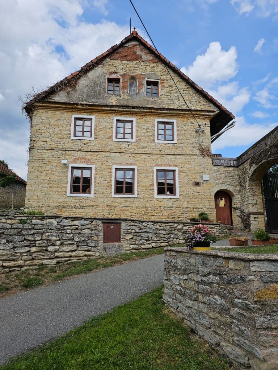 Predaj domu 1.067 m², pozemok 1.970 m², Vraclav, Pardubický kraj Predaj domu 1.067 m², pozemok 1.970 m², Vraclav, Pardubický kraj