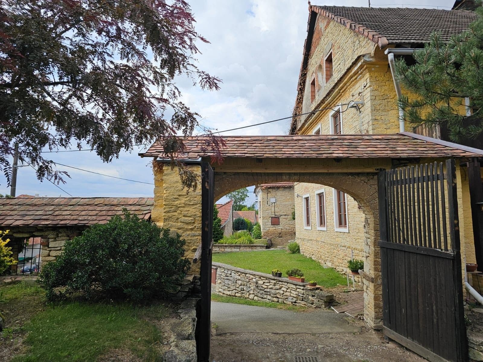 Predaj domu 1.067 m², pozemok 1.970 m², Vraclav, Pardubický kraj Predaj domu 1.067 m², pozemok 1.970 m², Vraclav, Pardubický kraj