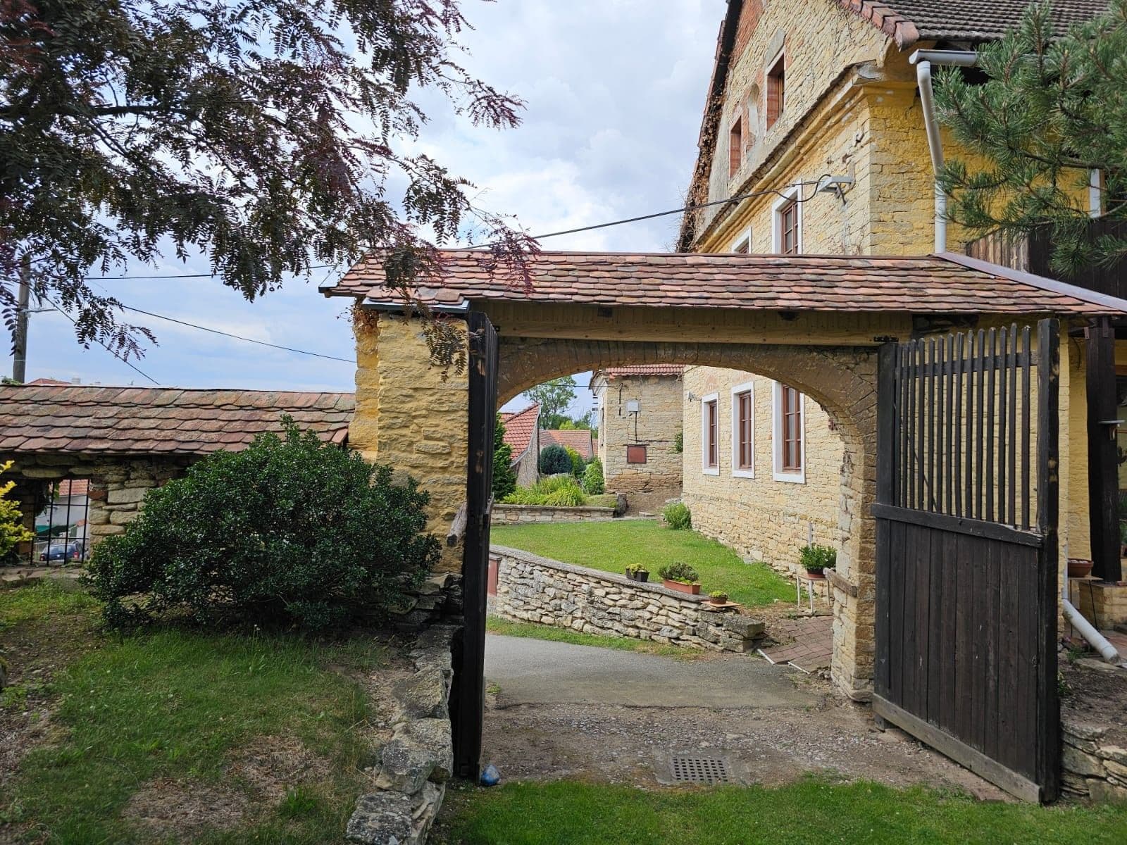 Predaj domu 1.067 m², pozemok 1.970 m², Vraclav, Pardubický kraj Predaj domu 1.067 m², pozemok 1.970 m², Vraclav, Pardubický kraj