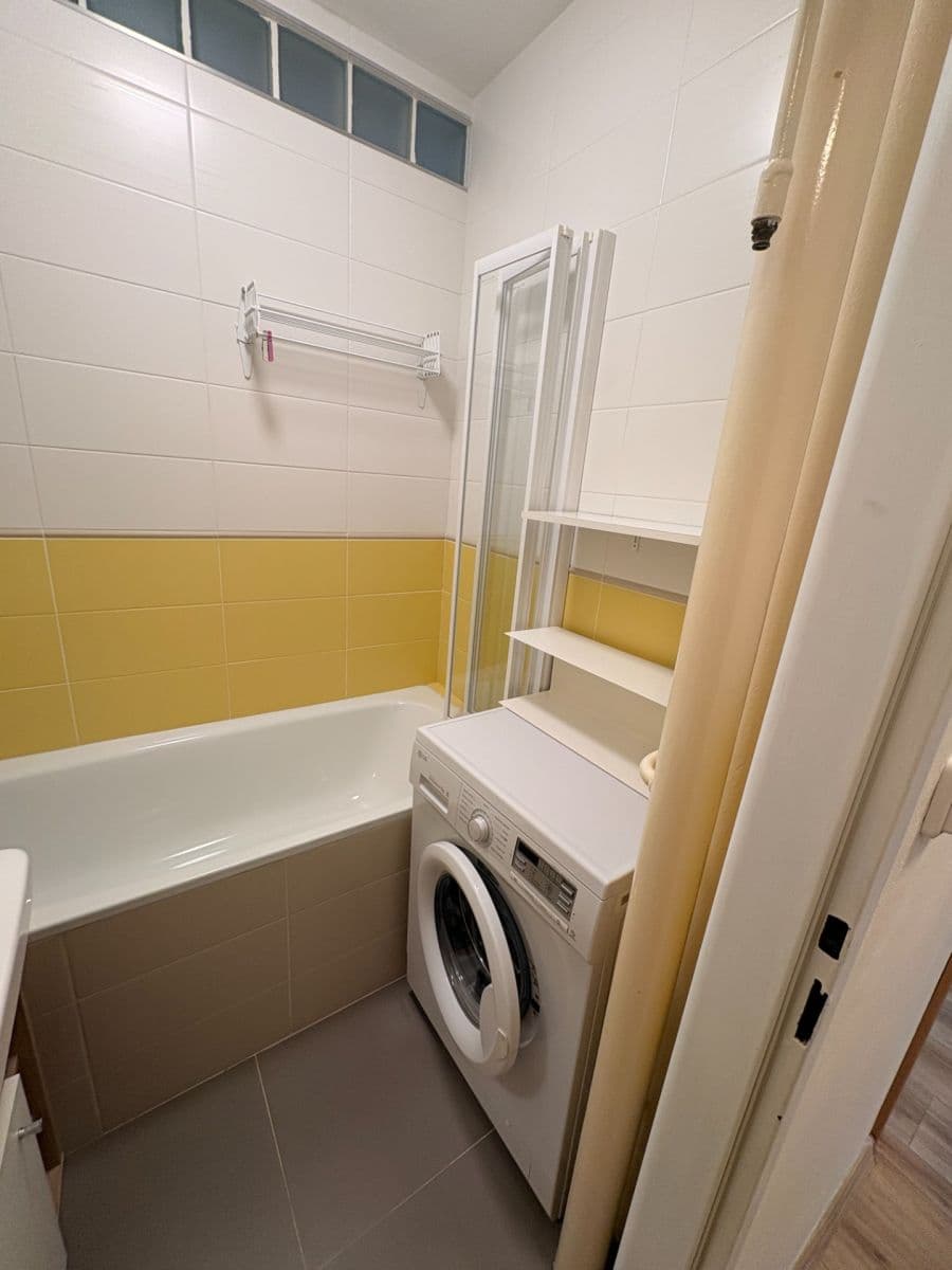 Prenájom bytu 3-izbový 65 m², Myslivečkova, Praha, Praha Prenájom bytu 3-izbový 65 m², Myslivečkova, Praha, Praha