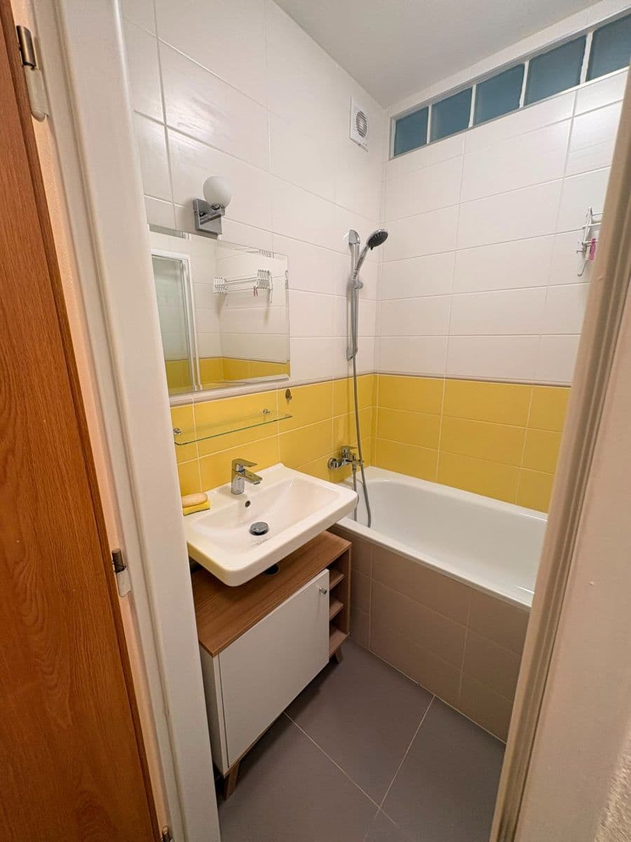 Prenájom bytu 3-izbový 65 m², Myslivečkova, Praha, Praha Prenájom bytu 3-izbový 65 m², Myslivečkova, Praha, Praha