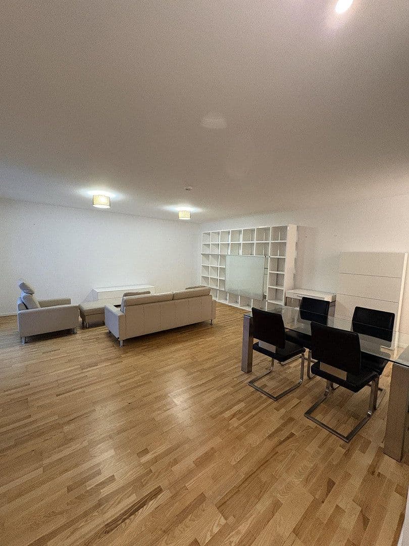 Prenájom bytu 2-izbový 72 m², Grünauer Straße 60, Berlin, Berlín Prenájom bytu 2-izbový 72 m², Grünauer Straße 60, Berlin, Berlín