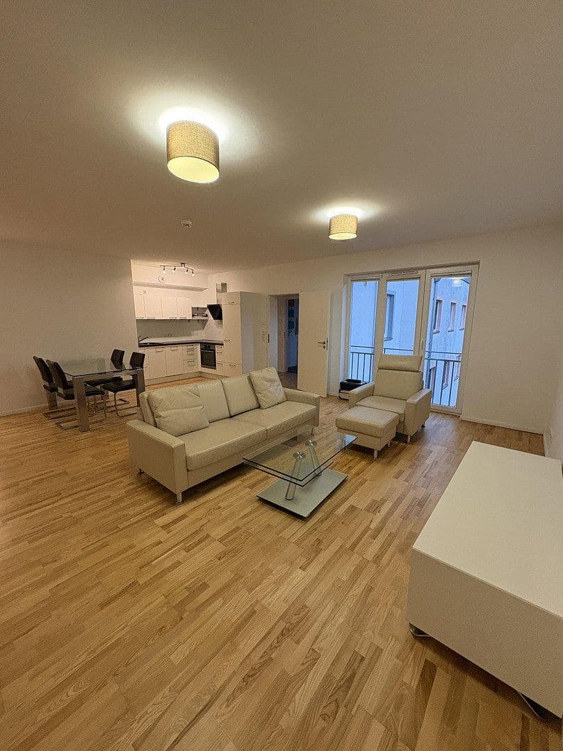 Prenájom bytu 2-izbový 72 m², Grünauer Straße 60, Berlin, Berlín Prenájom bytu 2-izbový 72 m², Grünauer Straße 60, Berlin, Berlín