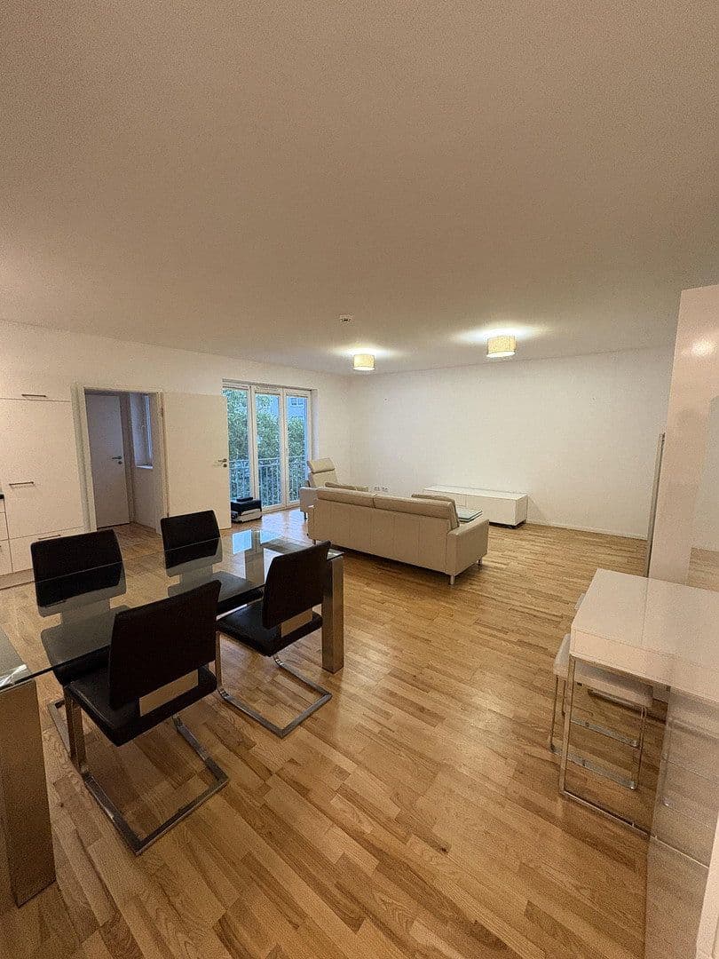 Prenájom bytu 2-izbový 72 m², Grünauer Straße 60, Berlin, Berlín Prenájom bytu 2-izbový 72 m², Grünauer Straße 60, Berlin, Berlín