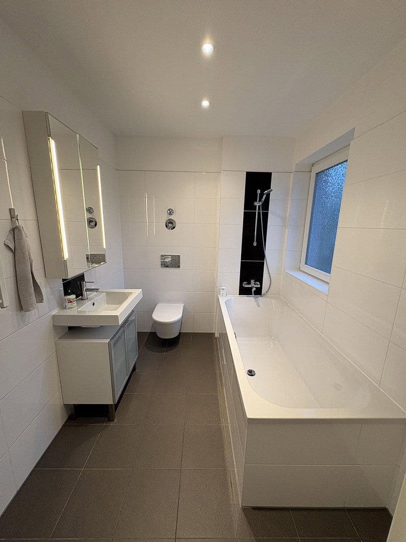 Prenájom bytu 2-izbový 72 m², Grünauer Straße 60, Berlin, Berlín Prenájom bytu 2-izbový 72 m², Grünauer Straße 60, Berlin, Berlín