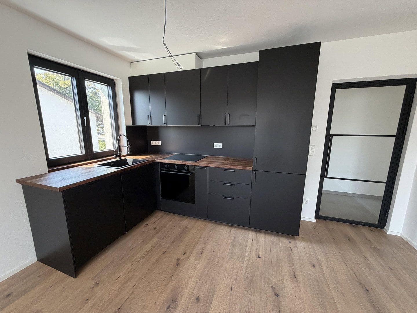 Prenájom bytu 4-izbový 76 m², Ingolstadt, Bavorsko Prenájom bytu 4-izbový 76 m², Ingolstadt, Bavorsko