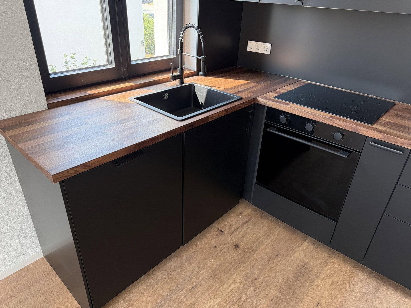 Prenájom bytu 4-izbový 76 m², Ingolstadt, Bavorsko Prenájom bytu 4-izbový 76 m², Ingolstadt, Bavorsko