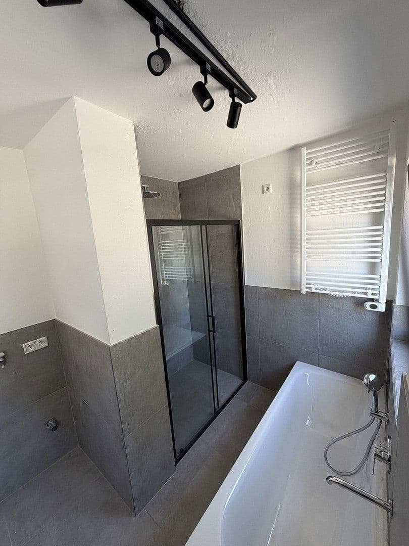 Prenájom bytu 4-izbový 76 m², Ingolstadt, Bavorsko Prenájom bytu 4-izbový 76 m², Ingolstadt, Bavorsko