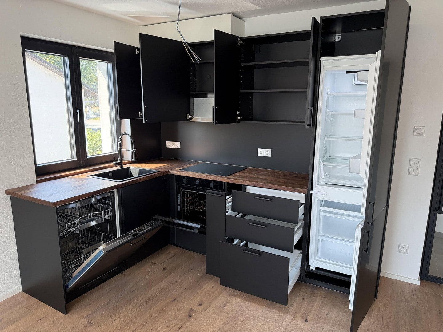 Prenájom bytu 4-izbový 76 m², Ingolstadt, Bavorsko Prenájom bytu 4-izbový 76 m², Ingolstadt, Bavorsko