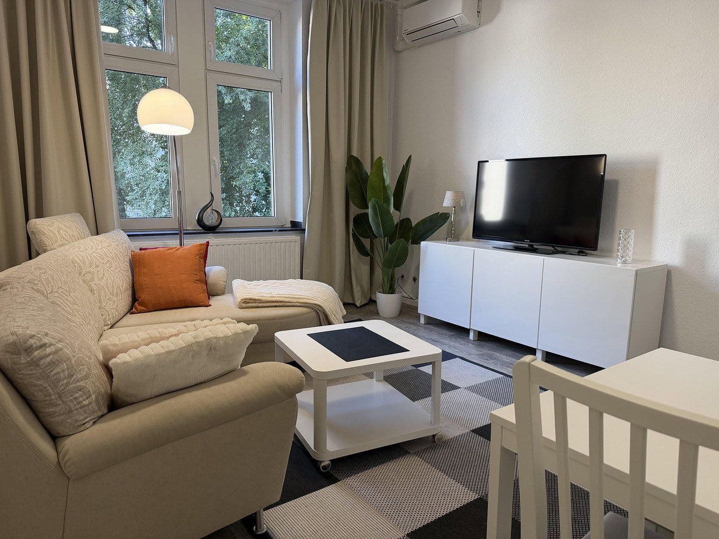 Prenájom bytu 2-izbový 60 m², Röhrenstraße 1, Düsseldorf, Severné Porýnie - Westfálsko Prenájom bytu 2-izbový 60 m², Röhrenstraße 1, Düsseldorf, Severné Porýnie - Westfálsko