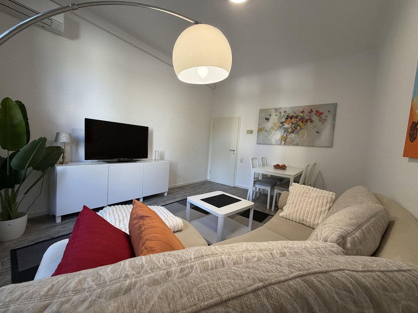 Prenájom bytu 2-izbový 60 m², Röhrenstraße 1, Düsseldorf, Severné Porýnie - Westfálsko Prenájom bytu 2-izbový 60 m², Röhrenstraße 1, Düsseldorf, Severné Porýnie - Westfálsko